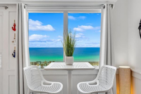 Stunning condo in Pinnacle Port, Panama City Beach